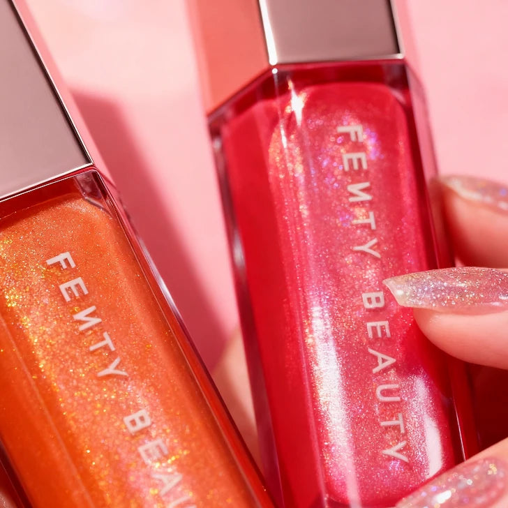 Batom FENTY BEAUTY Lip Balm de longa duração com glitter e brilho, hidratante e que dá volume aos lábios.